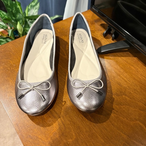 New Step Flex Dark Silver Alaea Ballet Flats with Bow, 9M - Picture 3 of 6